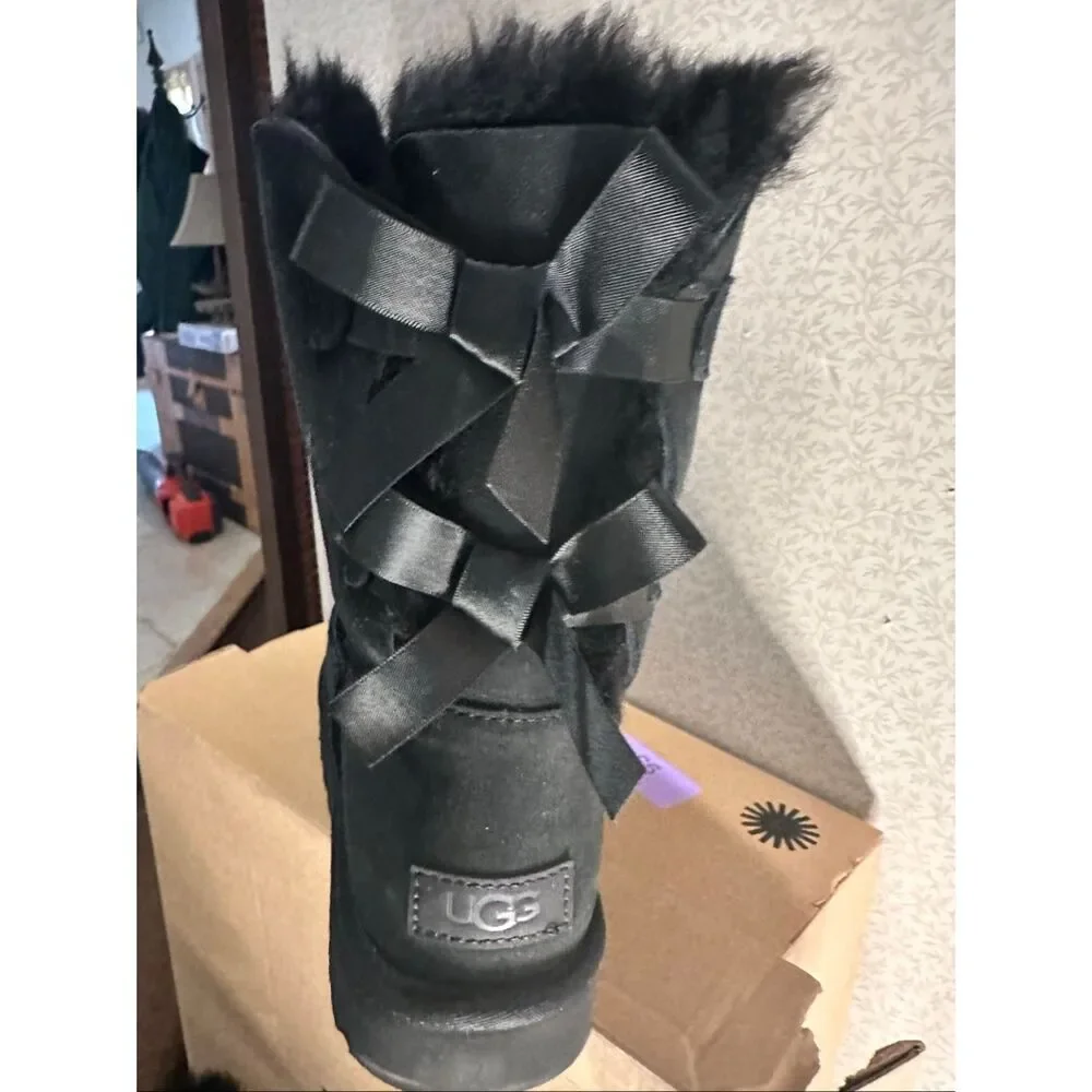 NWT and box UGG Bailey Bows